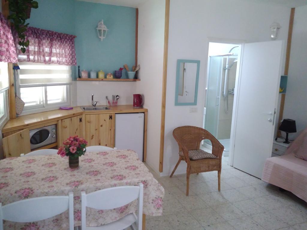 Jordan Valley One Apartment Menaẖemya